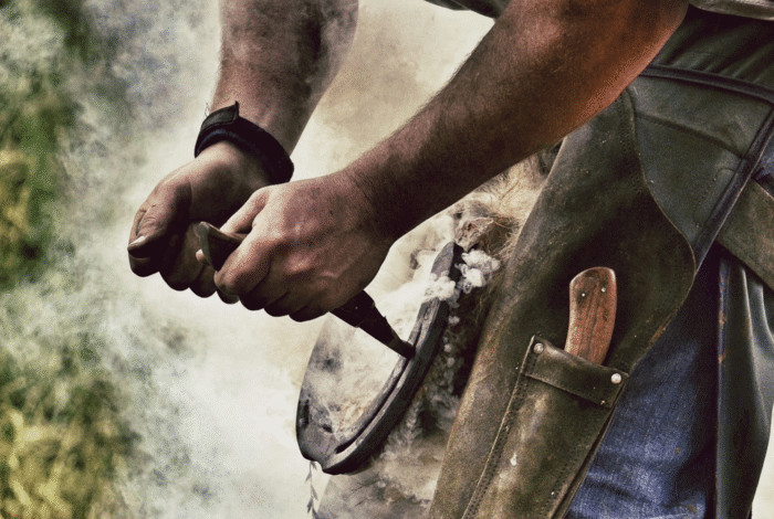 Hoefsmeden promoten CL20 Balance Booster voor paarden via partnerprogramma van Unique Equine Supplement